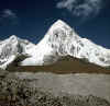 Himalaya_Khumbu_Pumori_3.jpg (149829 bytes)