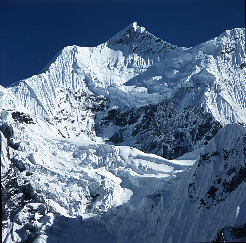 Himalaya_Rolwaling_PanayoTippa_1.jpg (225267 bytes)
